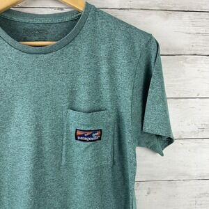 Patagonia T-shirt Short Sleeve Men's Medium Slim Fit Pocket T Logo outdoor green